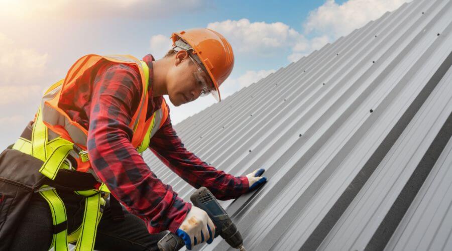 Professional gutter cleaning in Plano, IA
